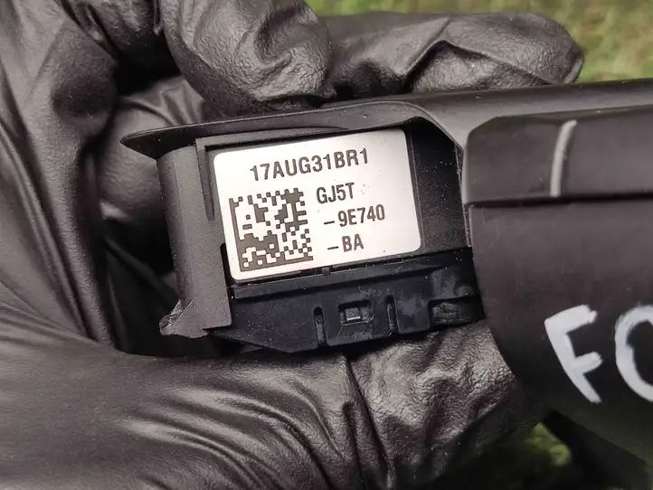 Ford Focus (2015 - 2019) GJ5T9E740BA Кнопки на рулевом колесе — фото 3