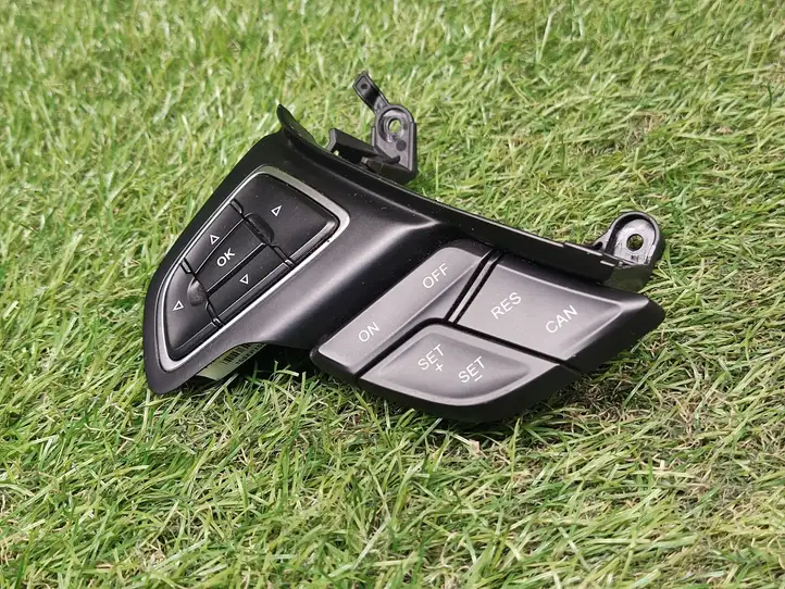 Ford Focus (2015 - 2019) F1ET9E740BB Кнопки на рулевом колесе — фото 1