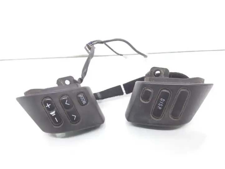 Toyota Corolla Verso E121 (2004 - 2007) PBTG30 Кнопки на рулевом колесе — фото 1