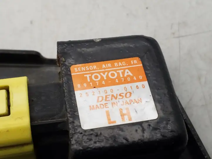 Toyota Prius (XW20) (2003 - 2009) 8917447040 Датчик удара SRS — фото 2