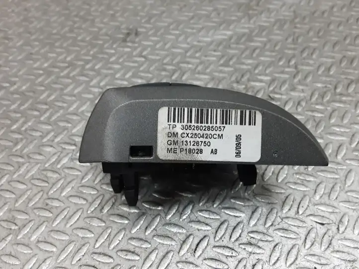Opel Zafira B (2003 - 2006) 13126750 Кнопки на рулевом колесе — фото 3