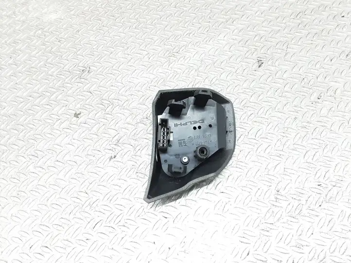 Opel Zafira B (2003 - 2006) 13208858 Кнопки на рулевом колесе — фото 2