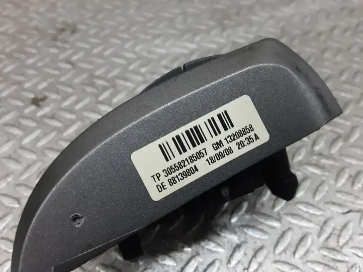 Opel Zafira B (2003 - 2006) 13208858 Кнопки на рулевом колесе — фото 3
