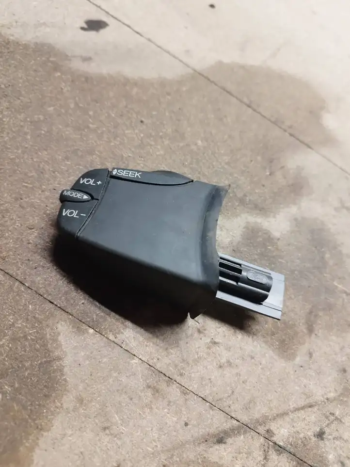 Ford Mondeo Mk III (2000 - 2007) 98AB14K147AD Кнопки на рулевом колесе — фото 1