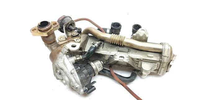 BMW 5 G30 G31 (2016 - )  8570655 Охладитель EGR