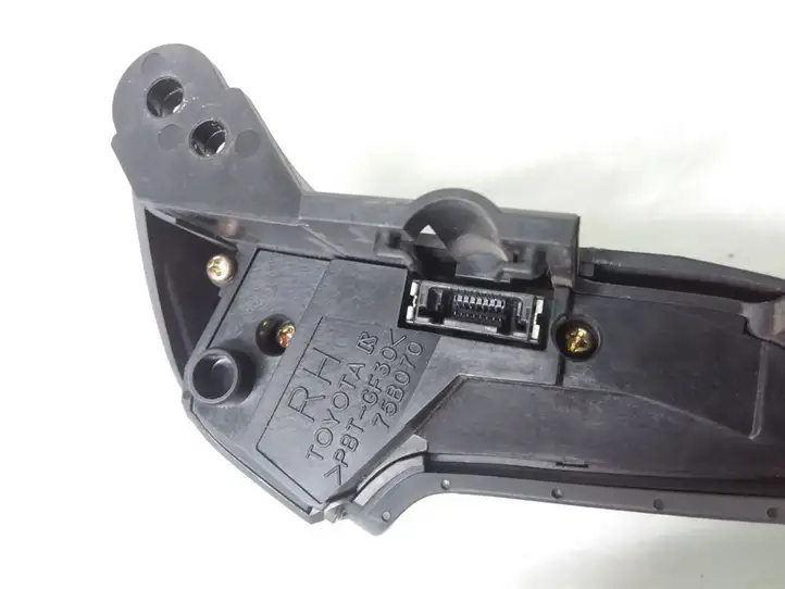 Toyota Avensis T250 (2006 - 2009) 75B070 Кнопки на рулевом колесе — фото 3
