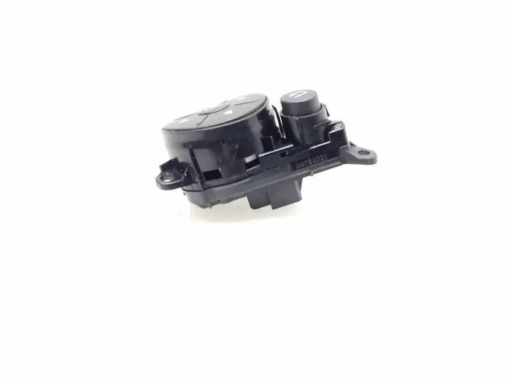 Mercedes-Benz C W204 (2007 - 2014) A2048210151 Кнопки на рулевом колесе — фото 2