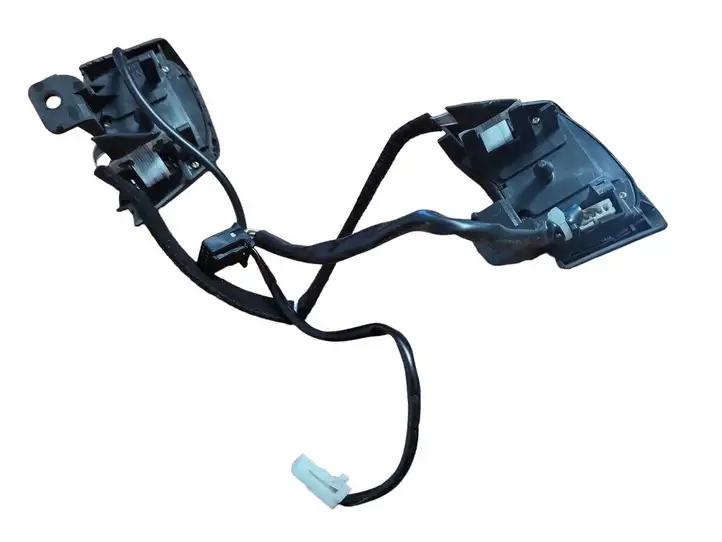 Toyota Corolla Verso AR10 (2004 - 2009) Кнопки на рулевом колесе — фото 2