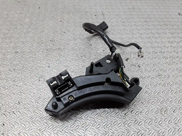 Toyota Avensis Verso (2001 - 2004) 75B037 Кнопки на рулевом колесе — фото 2