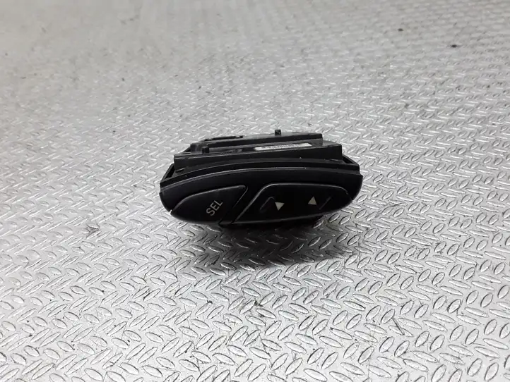 Toyota Corolla E120 E130 (2004 - 2007) 8623013010 Кнопки на рулевом колесе — фото 1