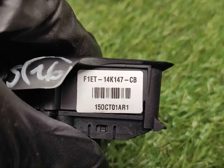 Ford Focus (2011 - 2015) F1ET14K147CB Кнопки на рулевом колесе — фото 3