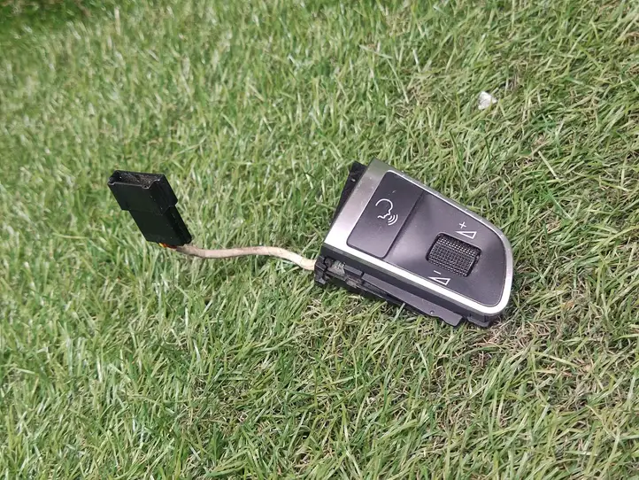 Audi A4 S4 B8 8K (2007 - 2011) 4E0951527AG Кнопки на рулевом колесе — фото 1
