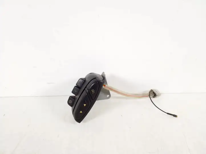 Toyota Corolla E120 E130 (2000 - 2004) 86230-13010 Кнопки на рулевом колесе — фото 1