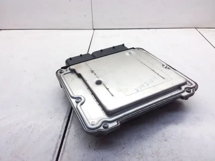 Opel Insignia A (2008 - 2017)  55573539 Блок управления двигателя