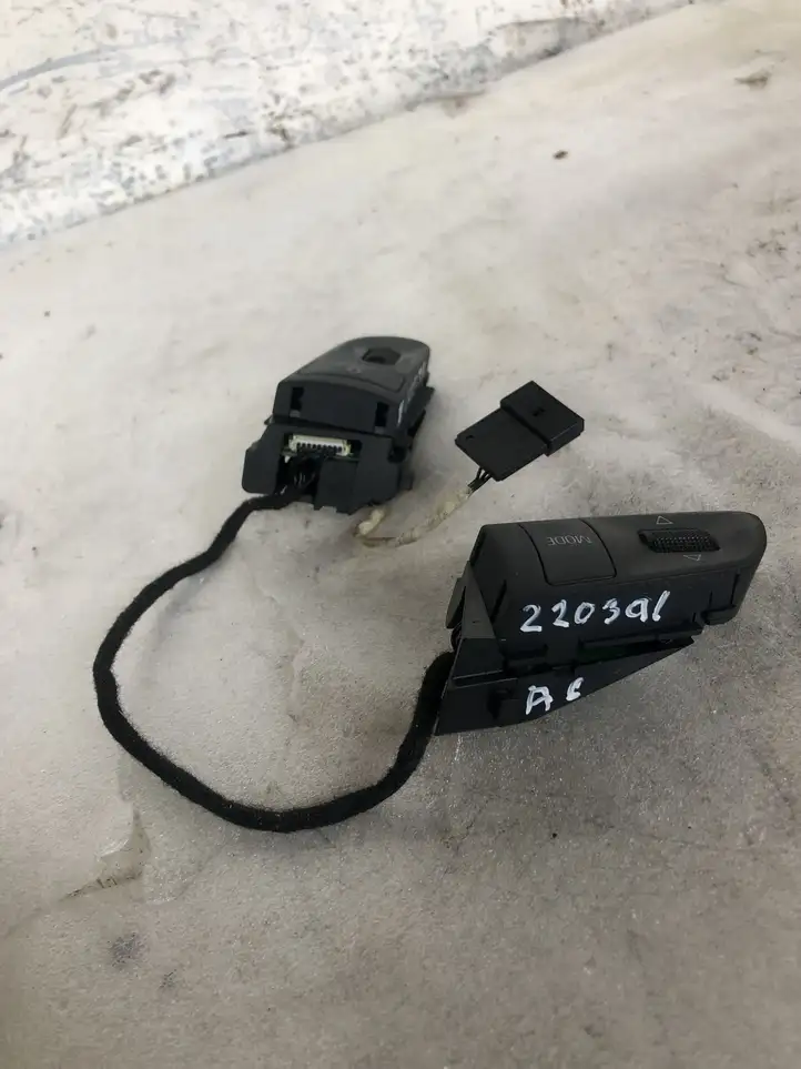 Audi A6 S6 C6 4F (2004 - 2008) 4F0951527A Кнопки на рулевом колесе — фото 1