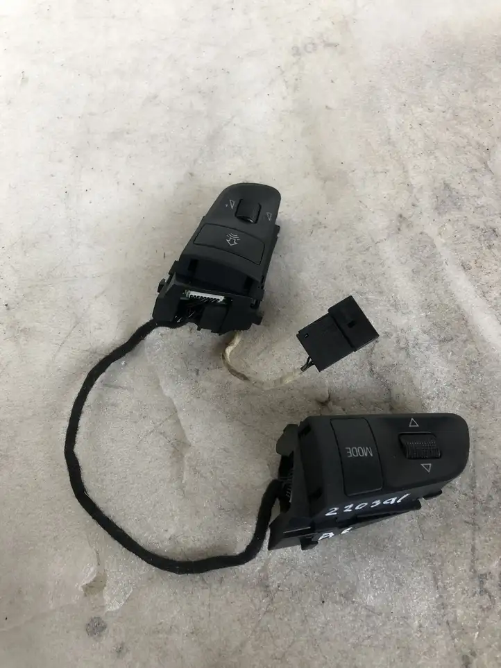 Audi A6 S6 C6 4F (2004 - 2008) 4F0951527A Кнопки на рулевом колесе — фото 3