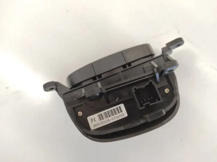 Chevrolet Captiva (2006 - 2011) 96628528 Кнопки на рулевом колесе — фото 4