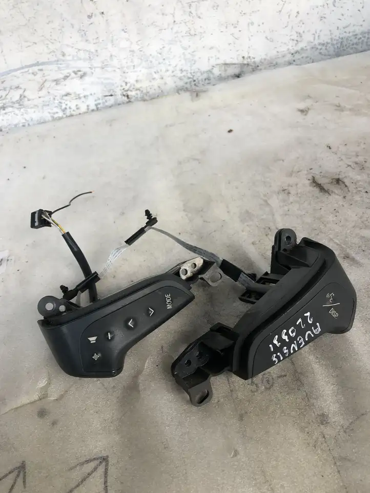 Toyota Avensis T250 (2003 - 2006) 75B070 Кнопки на рулевом колесе — фото 2