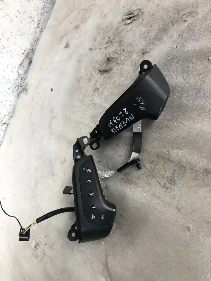Toyota Avensis T250 (2003 - 2006) 75B070 Кнопки на рулевом колесе — фото 3