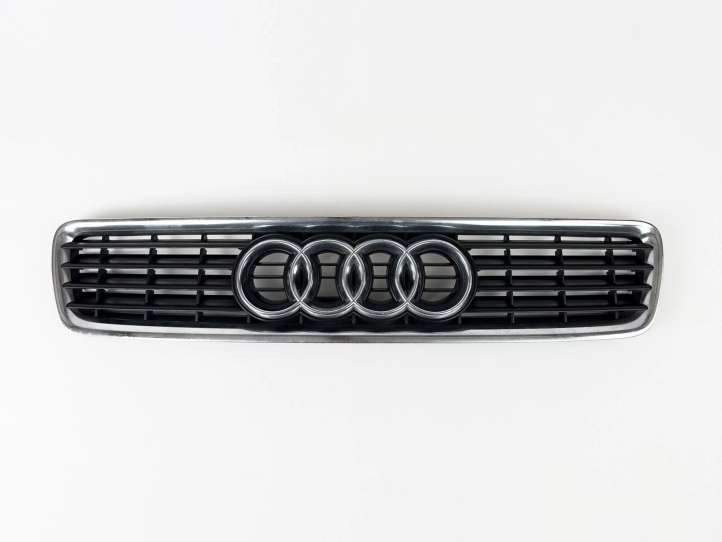 8d0853651r Audi A4 S4 B5 8D Grotelės priekinės