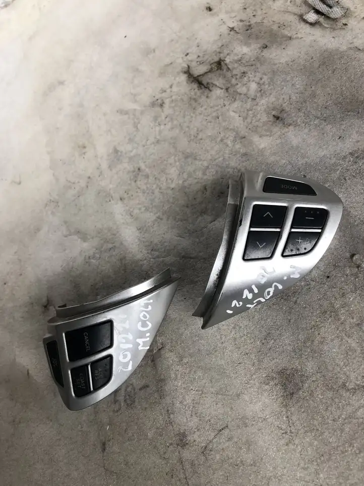 Mitsubishi Colt (2012 - 2016) 75B471 Кнопки на рулевом колесе — фото 1