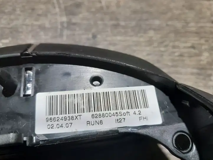 Citroen Xsara Picasso (1999 - 2012) 96624938XT Кнопки на рулевом колесе — фото 2