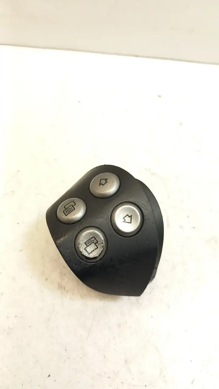 Mercedes-Benz SLK R171 (2005 - 2011) A1718206610 Кнопки на рулевом колесе — фото 1