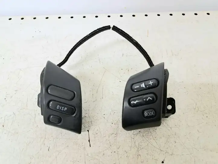 Toyota Corolla Verso AR10 (2004 - 2009) Кнопки на рулевом колесе — фото 1
