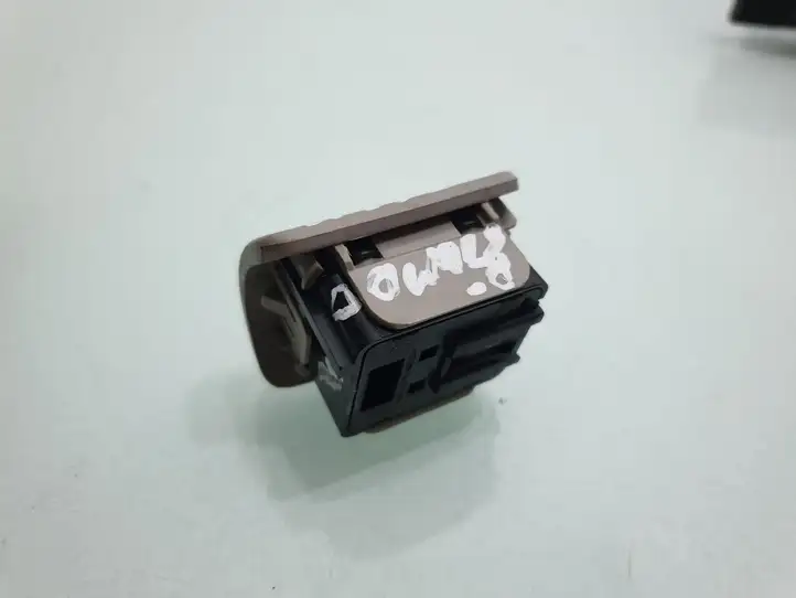 Dodge Grand Caravan (2007 - 2020) 1ES32BD1AB Кнопка открытия боковых дверей — фото 3