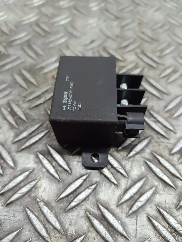 BMW 3 E90 E91 (2005 - 2012)   Реле загрузки