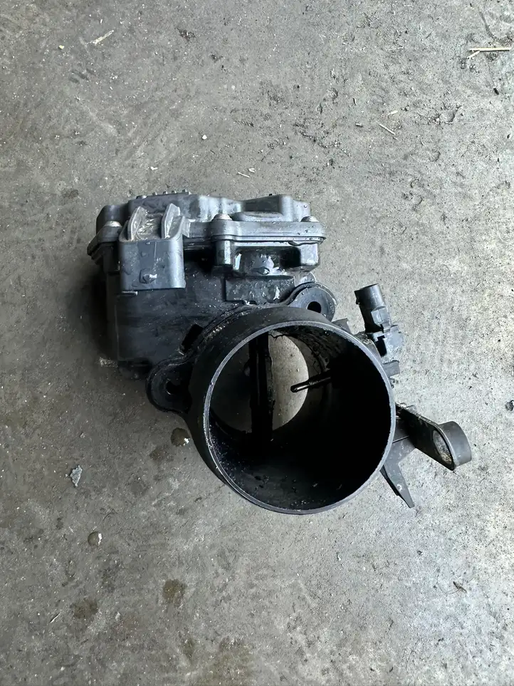 BMW 3 F30 F35 F31 (2012 - 2018) 8512452 Дроссельная заслонка — фото 1