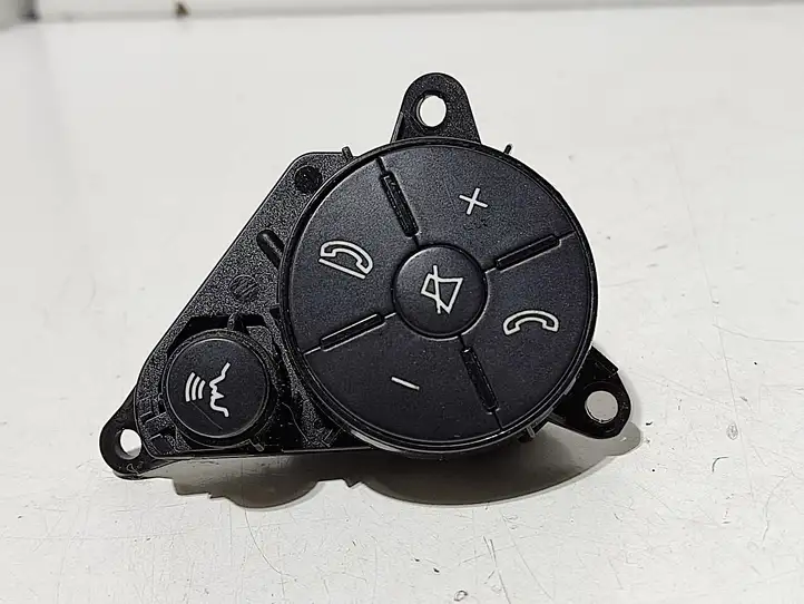 Mercedes-Benz C W204 (2007 - 2014) A2048210051 Кнопки на рулевом колесе — фото 1