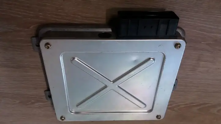 Land Rover Discovery (1998 - 2004)  RQT100022 Блок управления двигателем ECU