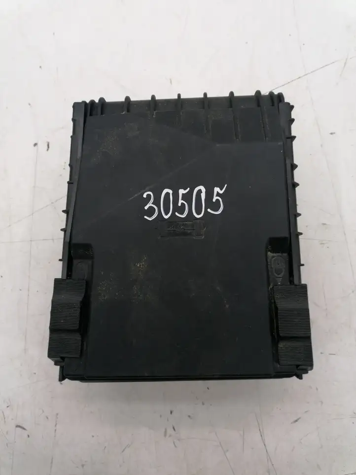 Seat Leon (1P) (2005 - 2012) 1K0937125A Блок предохранителей — фото 1