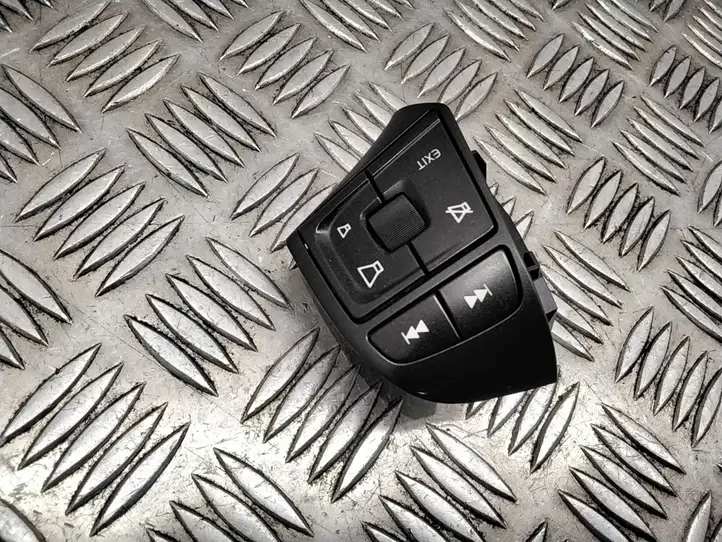 Volvo V70 (2013 - 2016) 31334462 Кнопки на рулевом колесе — фото 1