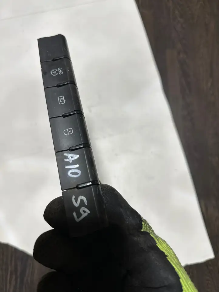 Skoda Rapid (NH) (2012 - 2019) 10207305 Кнопка обогрева стекла — фото 1
