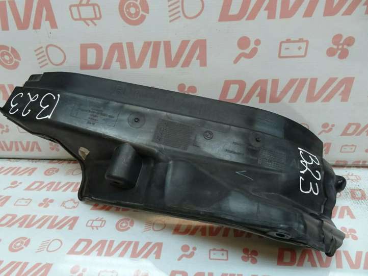 7211460 BMW 7 E65 E66 Kita variklio skyriaus detalė