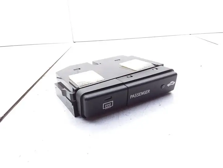 Toyota Avensis T250 (2003 - 2006) 8479005130C Кнопка обогрева стекла — фото 1
