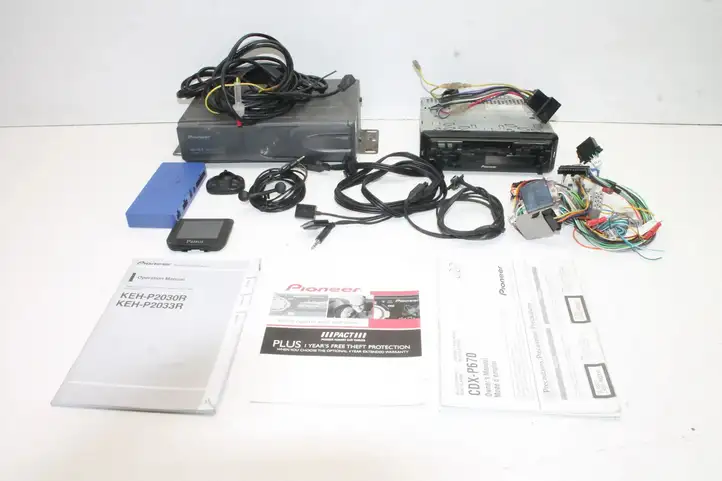 Toyota Land Cruiser (HDJ90) (1996 - 2002) CDXP670 CD/DVD чейнджер — фото 1