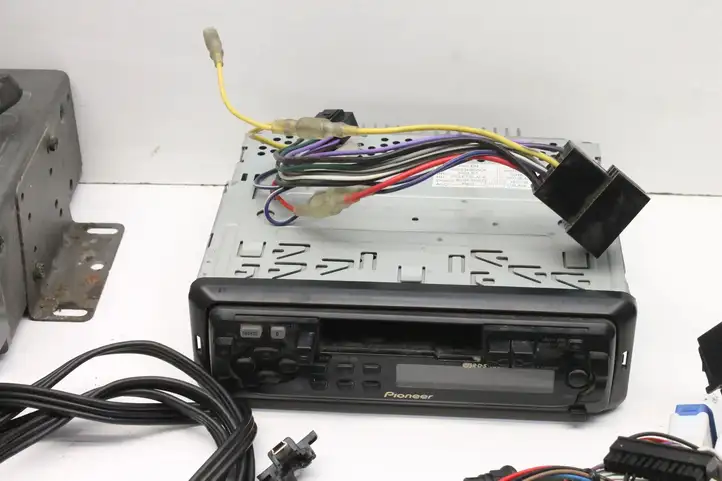 Toyota Land Cruiser (HDJ90) (1996 - 2002) CDXP670 CD/DVD чейнджер — фото 7