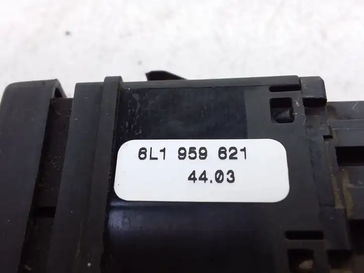 Seat Cordoba (6L) (2002 - 2009) 6L1959621 Кнопка обогрева стекла — фото 4