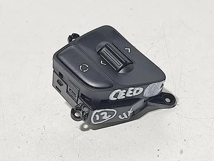Kia Ceed (2012 - 2015) 49D29H1400 Кнопки на рулевом колесе — фото 1