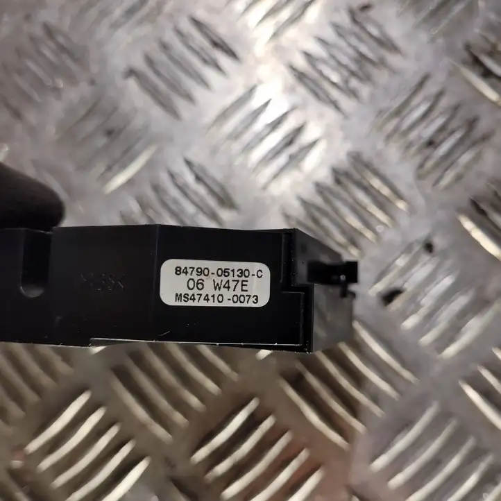 Toyota Avensis T250 (2006 - 2009)  8479005130C Включатель обогрева стекла с помощью электричества