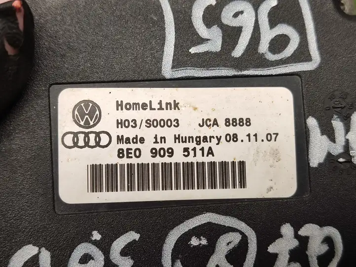 Audi Q7 4L (2005 - 2009) 8E0909511A Пульт управления воротами — фото 3