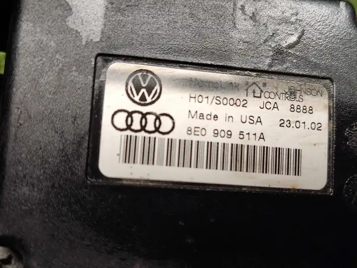 Audi Q7 4L (2005 - 2009) 8E0909511A Пульт управления воротами — фото 2