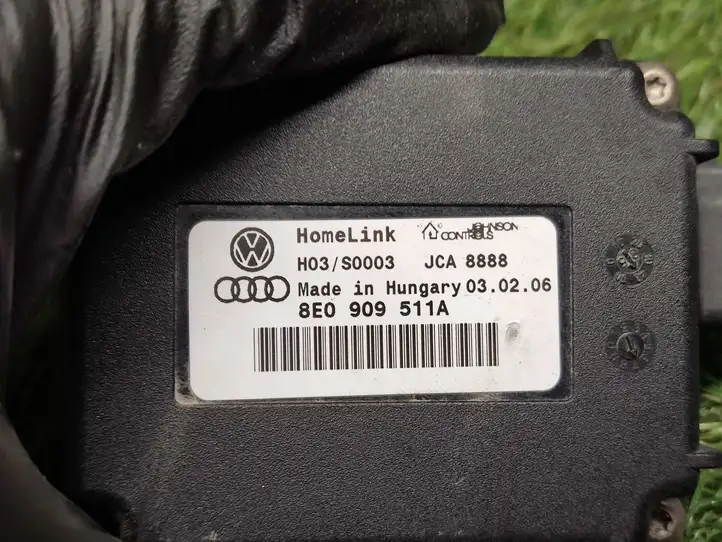 Audi Q7 4L (2005 - 2009) 8E0909511A Пульт управления воротами — фото 2