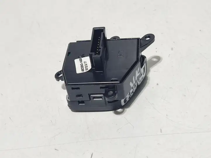 Kia Ceed (2010 - 2012) 49D29G1400 Кнопки на рулевом колесе — фото 2
