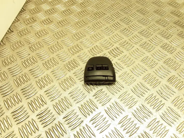 Toyota Corolla Verso E121 (2001 - 2004) 8623013010 Кнопки на рулевом колесе — фото 1