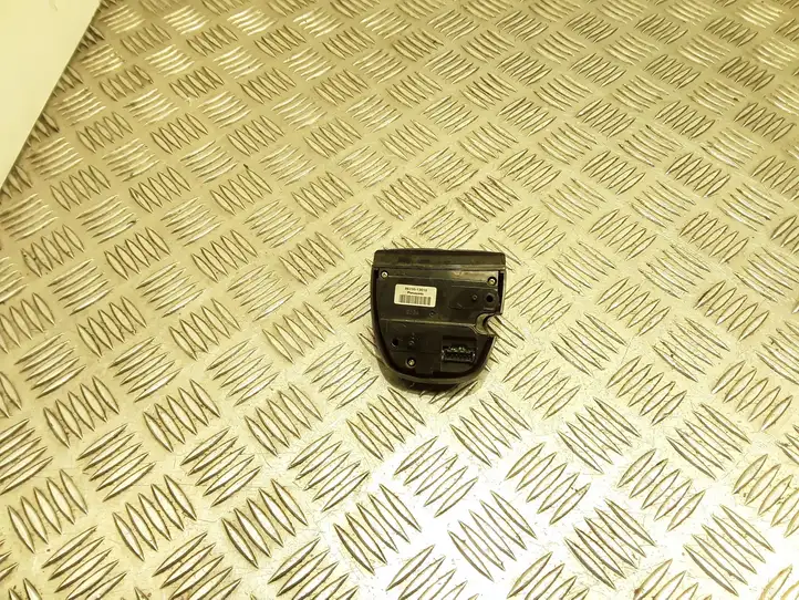Toyota Corolla Verso E121 (2001 - 2004) 8623013010 Кнопки на рулевом колесе — фото 2
