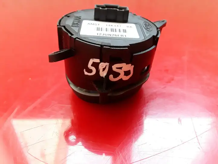 Ford Focus (2011 - 2015) AM5T14K147BA Кнопки на рулевом колесе — фото 3